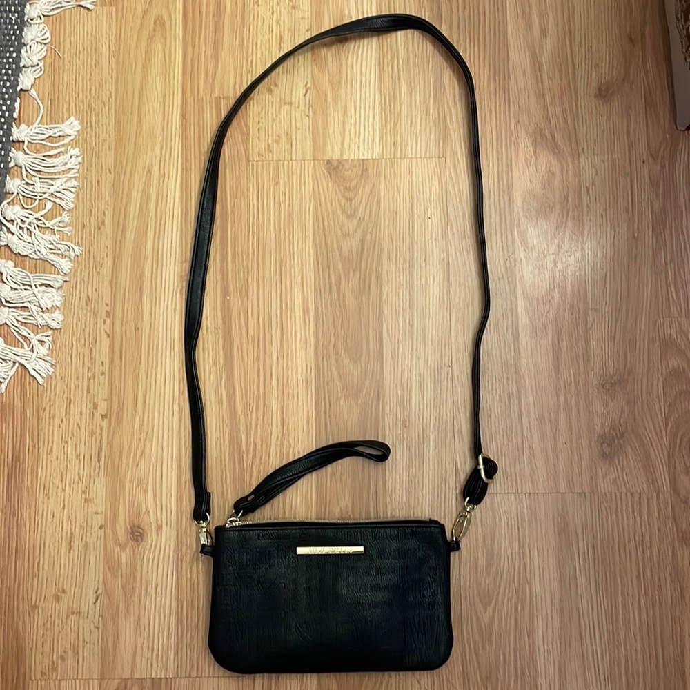 Steve Madden clutch with attachable strap
